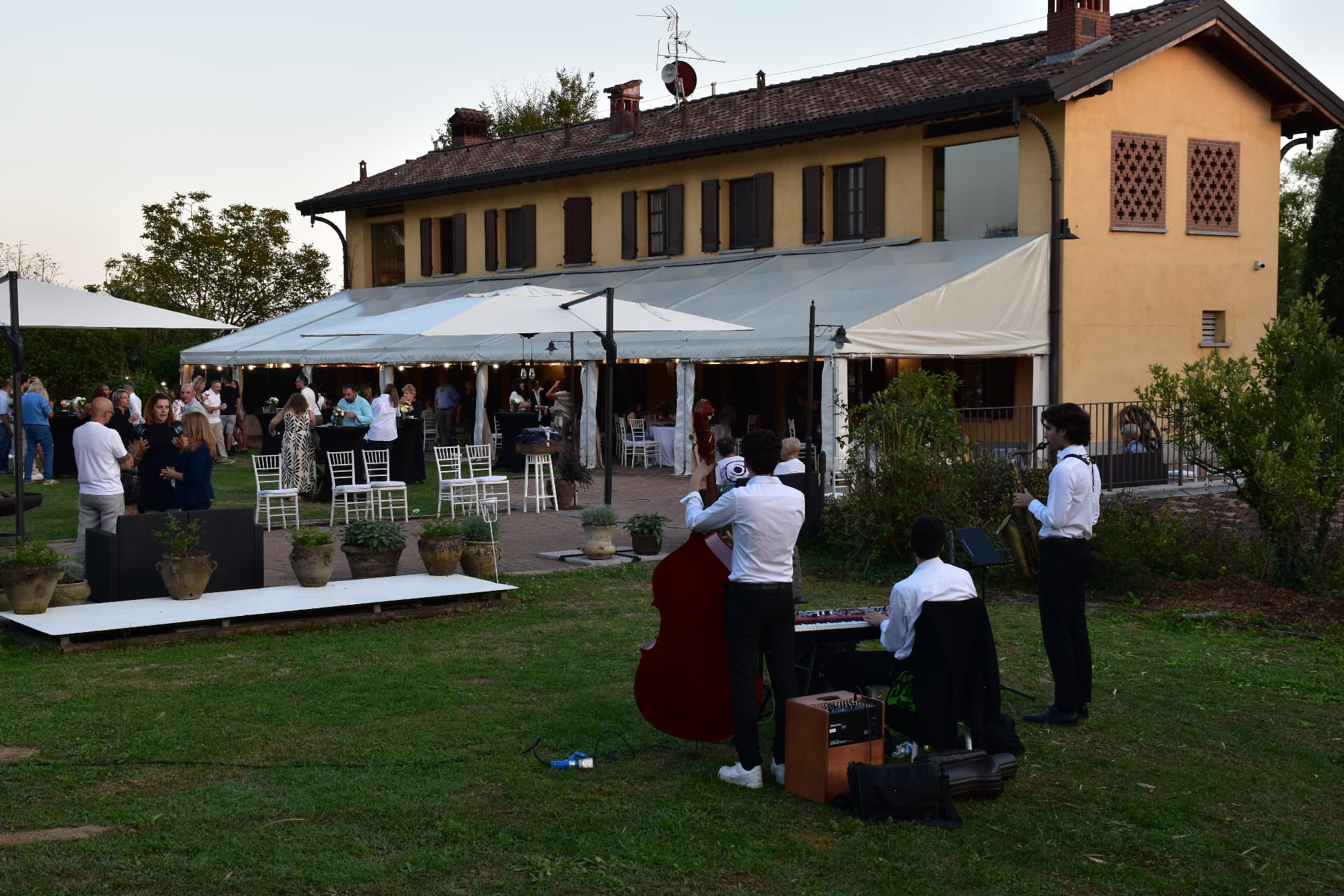 Musica dal vivo nel giardino durante un evento